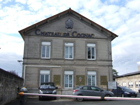 Verrerie Claude Boucher, puis Société des verreries de Cognac et de Carmaux, puis Saint-Gobain emballage, actuellement Cognac Otard et Ets Jouinot (8 octobre 2015).