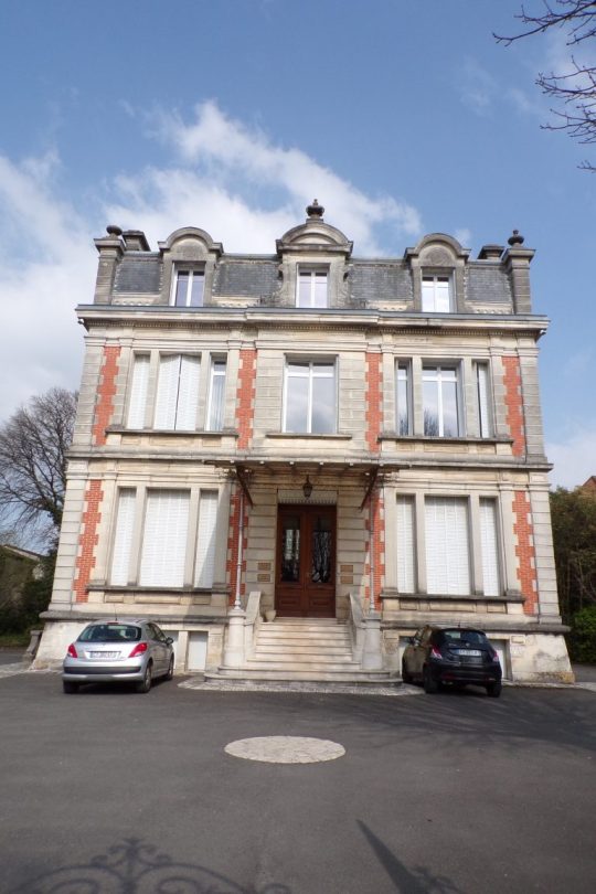 Hôtel de négociant, 25, rue de Cagouillet. Un des rares à être construit en brique et pierre. (13 mars 2017)