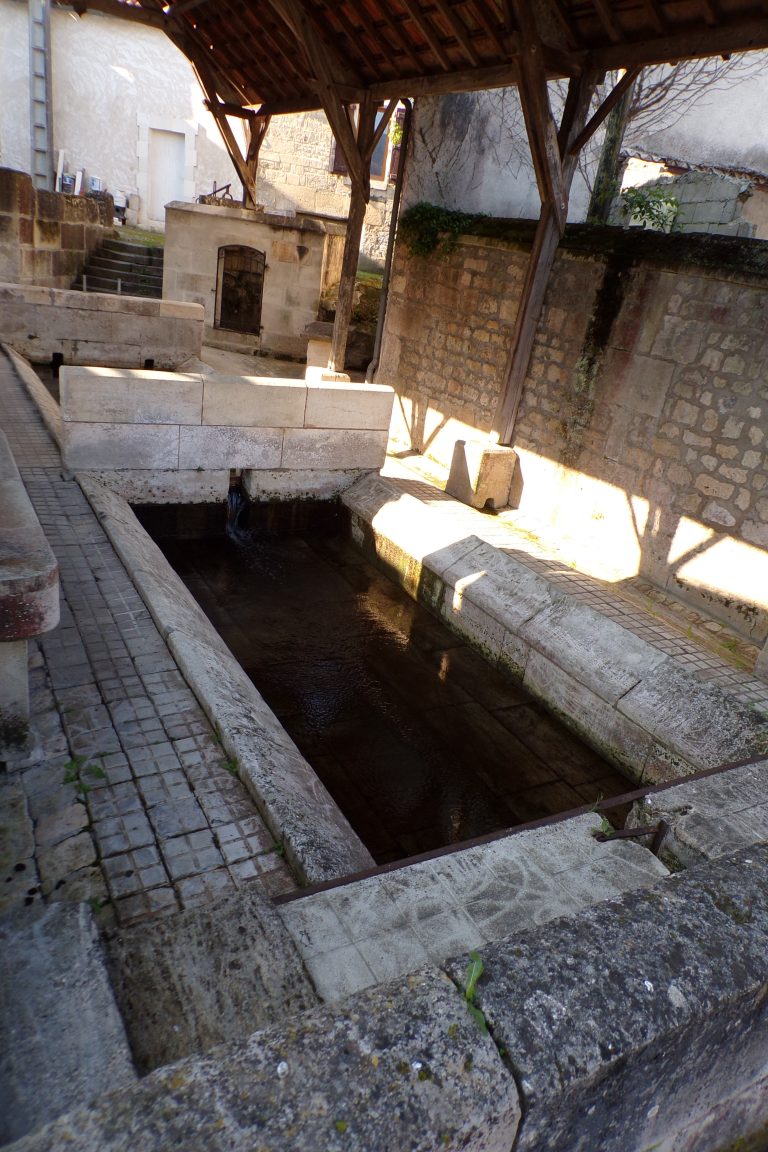 Saint-Même les Carrières - Le double lavoir du bourg (10 avril 2017)