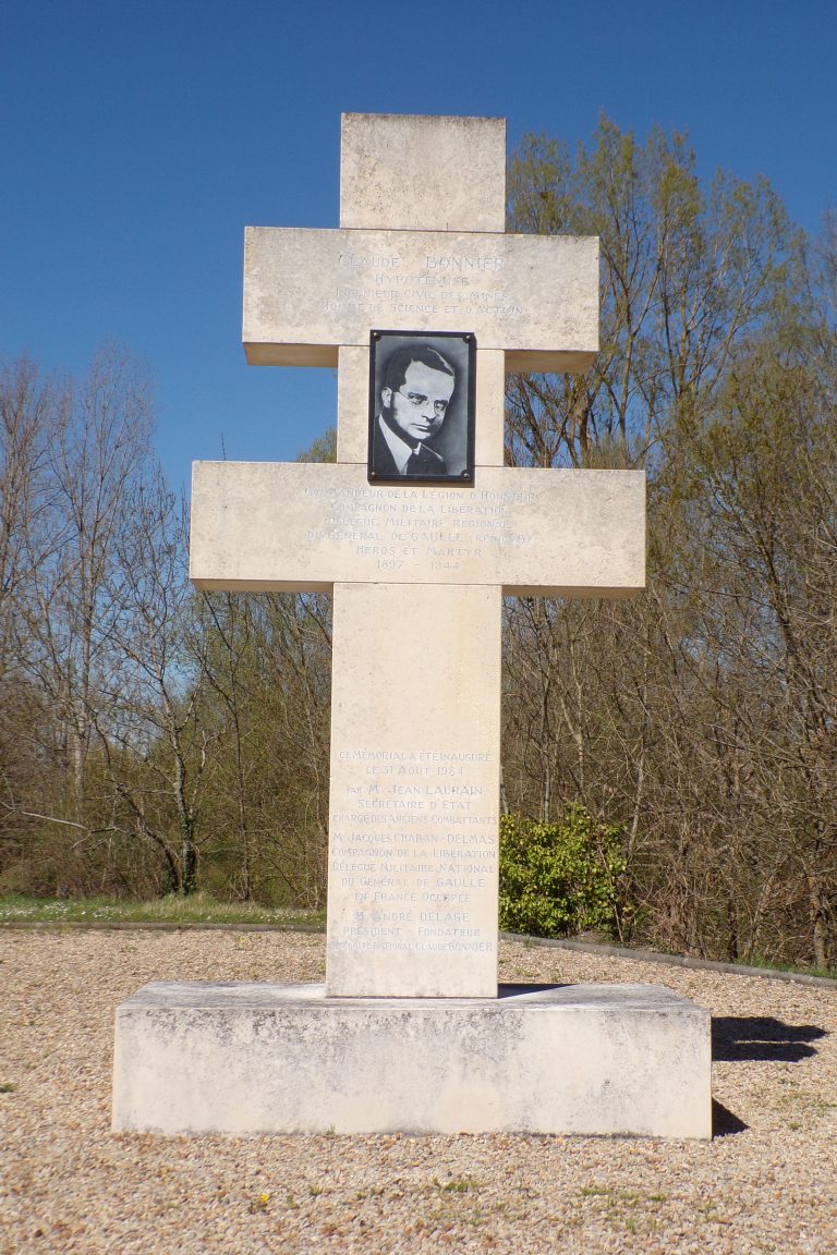 Angeac-Charente - Le mémorial Claude Bonnier - La croix de Lorraine (26 mars 2017)