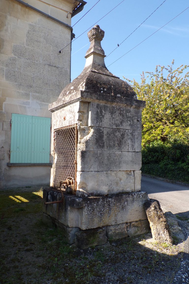 Saint-Même les Carrières - Le puits 'rue du puits' (10 avril 2017)