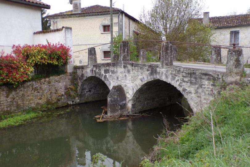 Salles d'Angles - Un pont (5 avril 2017)