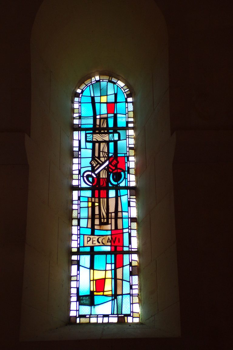 Saint-Sulpice de Cognac - L'église Saint Sulpice - Le vitrail 'Peccavi' (12 avril 2017)