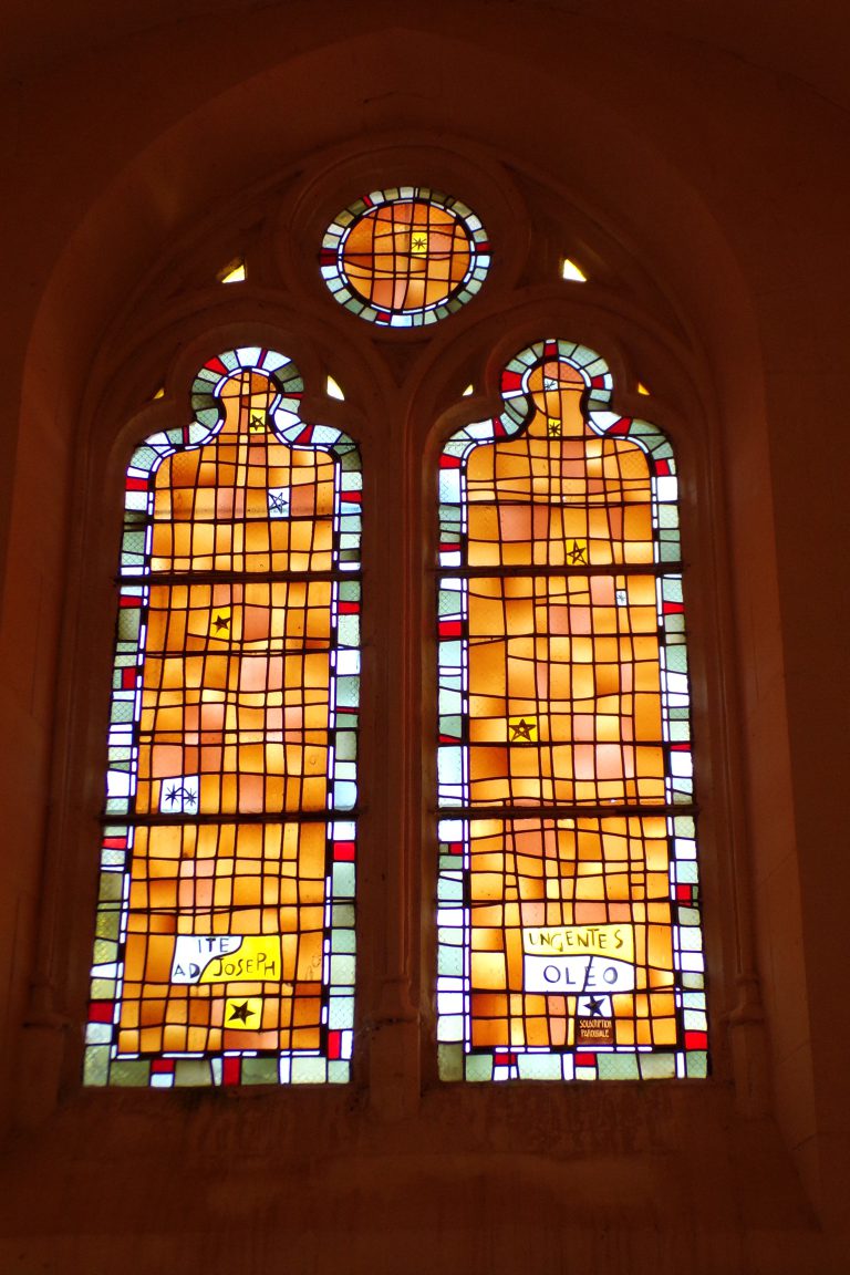 Saint-Sulpice de Cognac - L'église Saint Sulpice - Le vitrail 'Ite Adi-Joseph - Ungentes-Oleo' (12 avril 2017)