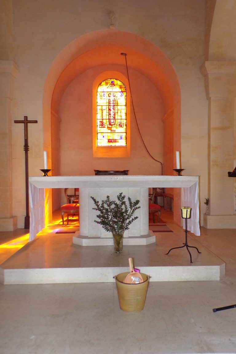 Saint-Sulpice de Cognac - L'église Saint Sulpice - L'autel (12 avril 2017)