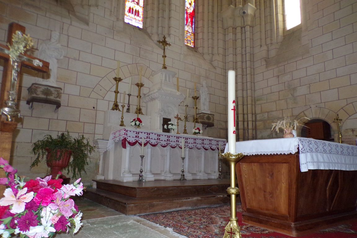 Bouteville - L'église Saint-Paul - L'autel (21 mars 2017)