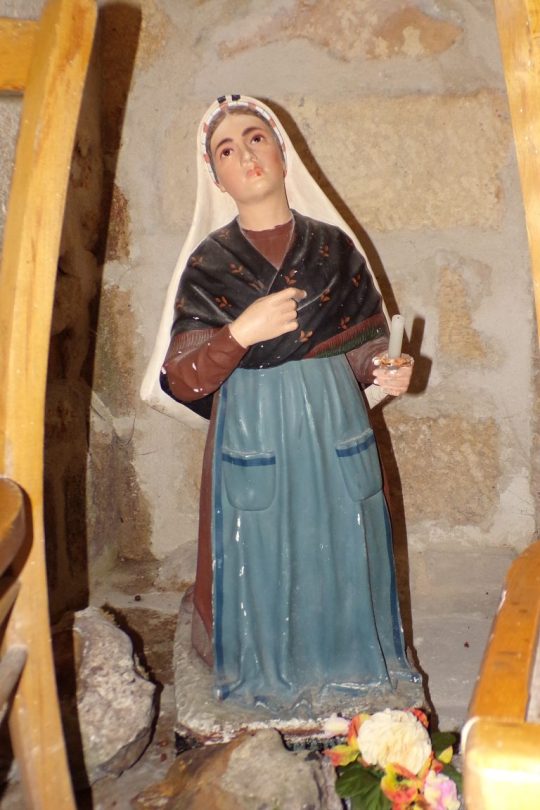 Burie - L'église Saint-Léger - Sainte Bernadette Soubirous (13 avril 2017)