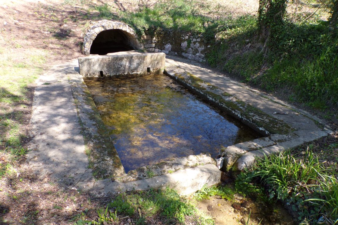Burie - La fontaine de chez Billon (12 avril 2017)