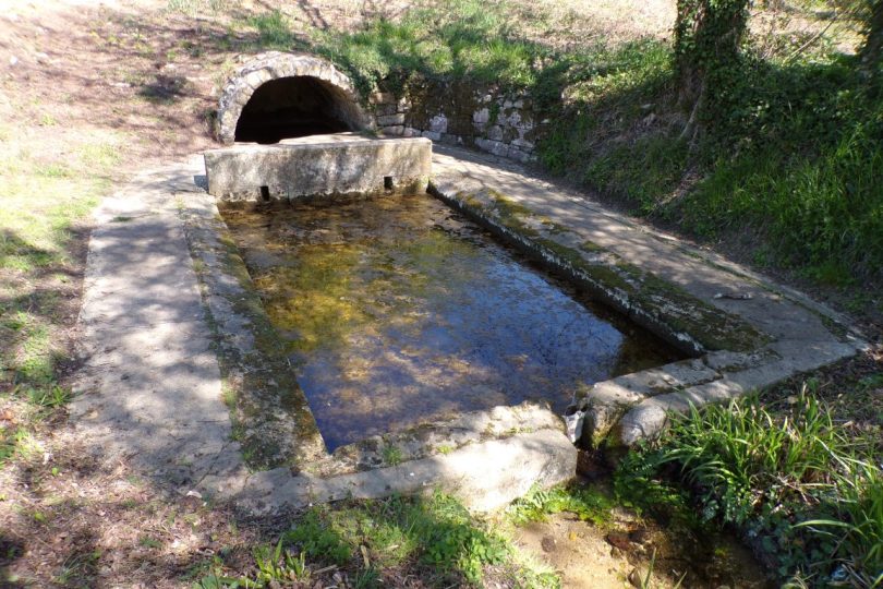 Burie - La fontaine de chez Billon (12 avril 2017)