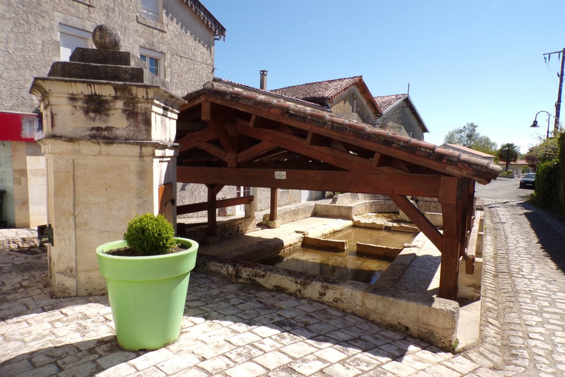 Burie - La fontaine de la Fidélité (12 avril 2017)