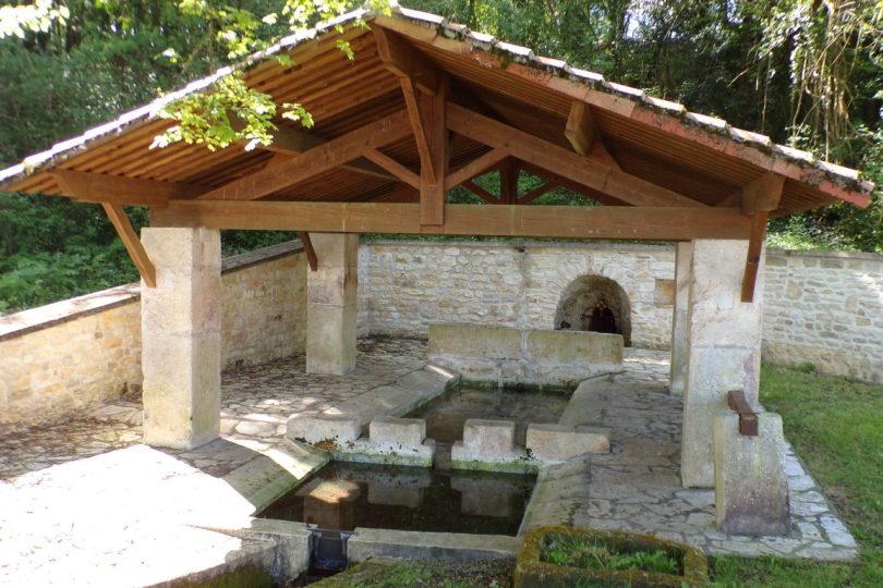 Burie - La fontaine de la Font Sabot (13 avril 2017)