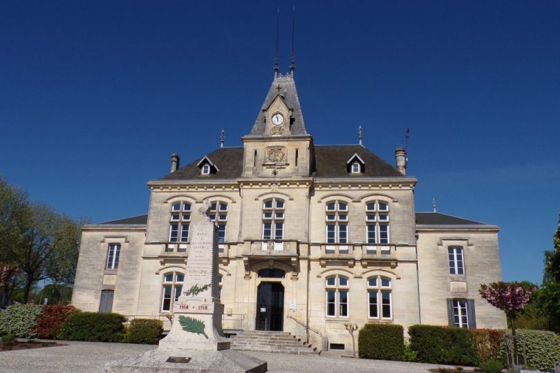 Burie - La mairie (12 avril 2017)