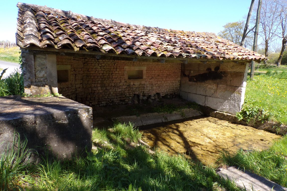 Juillac-le-Coq - Le lavoir des Rulliers (7 avril 2017)