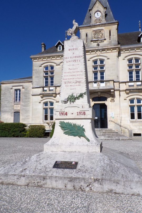 Burie - Le monument aux morts (12 avril 2017)