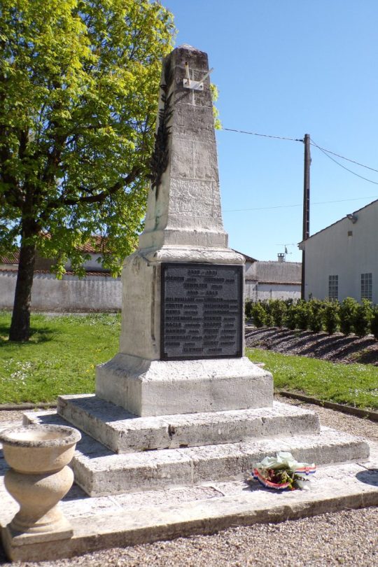 Angeac-Champagne - Le monument aux morts (7 avril 2017)