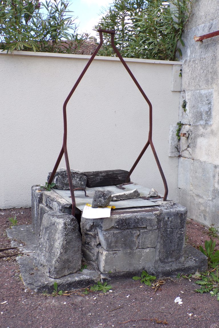 Cherves-Richemont - Le puits avenue Jean Monnet (3 avril 2017)