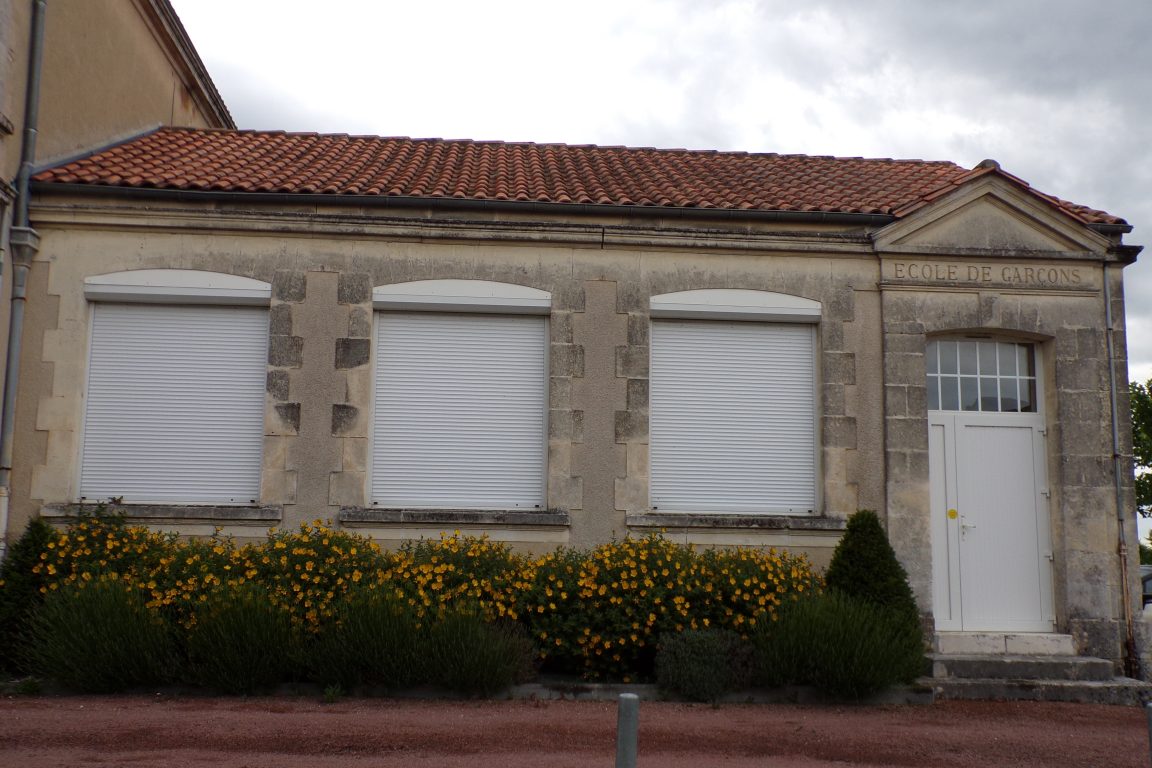 Nercillac - L'ancienne école (29 mai 2017) - Garçon