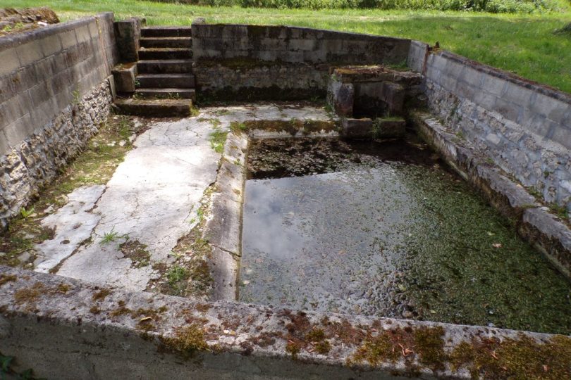 Lignières-Sonneville - Le lavoir de Chez Jonchères (22 mai 2017)