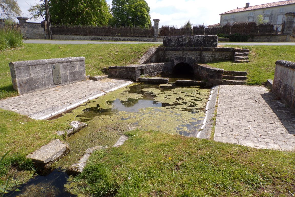 Verrières - Le lavoir du Bourg (8 mai 2017)