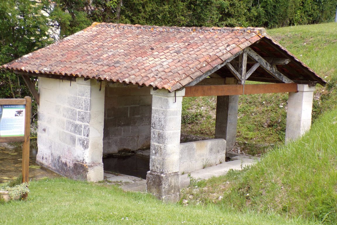 Saint-Preuil - Le lavoir du Maine aux Bretons (22 mai 2017)