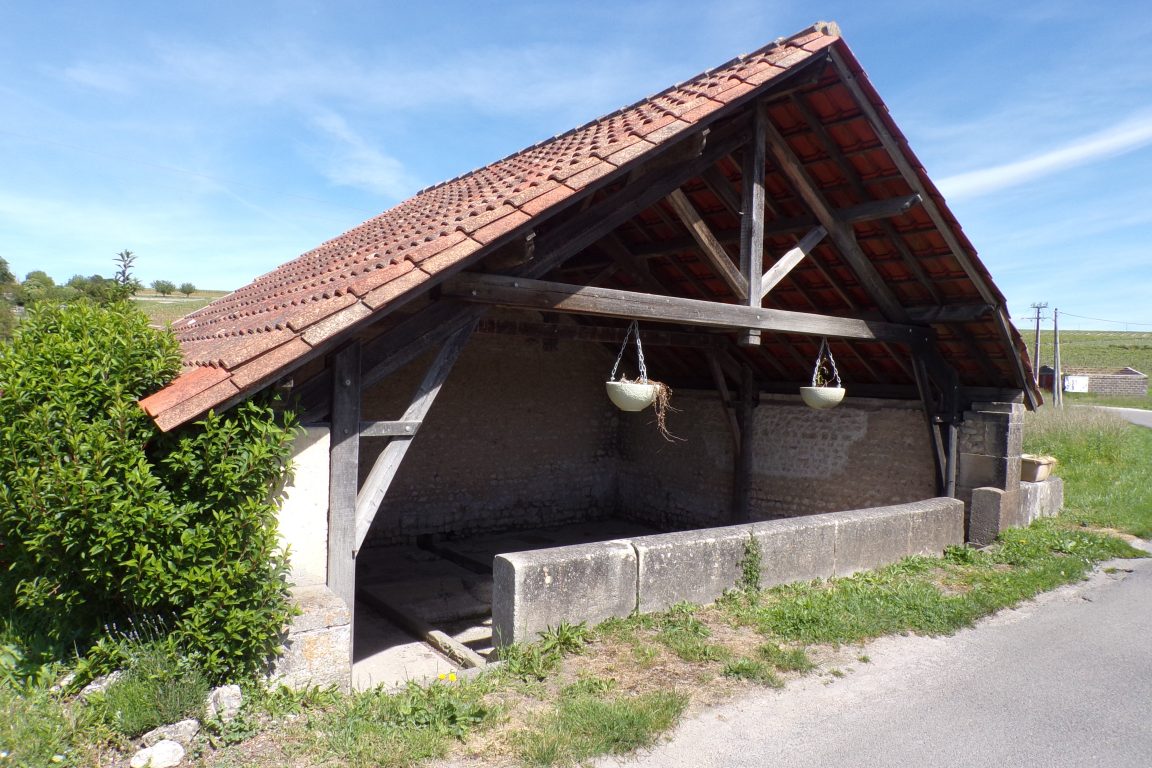 Saint-Preuil - Le lavoir Landry (15 mai 2017)
