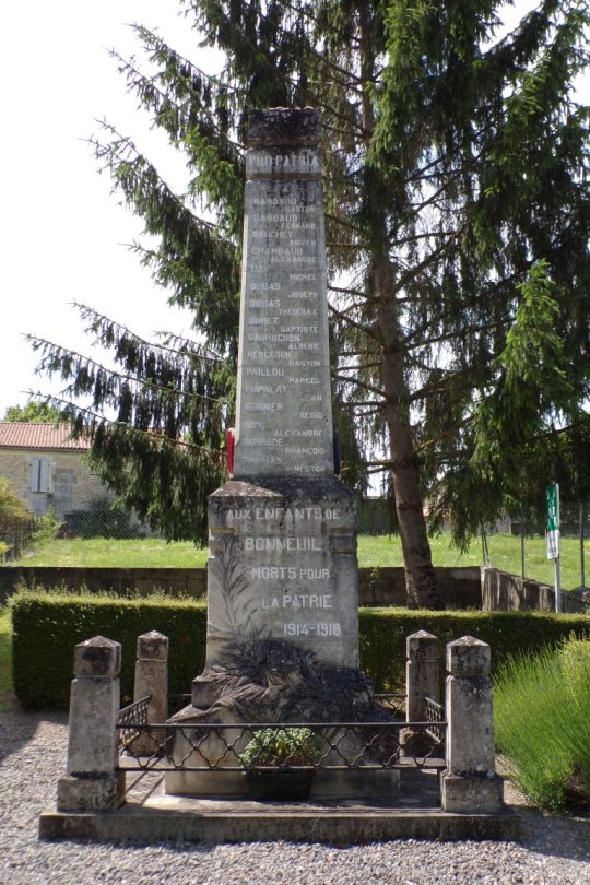 Bonneuil - Le monument aux morts (31 mai 2017)