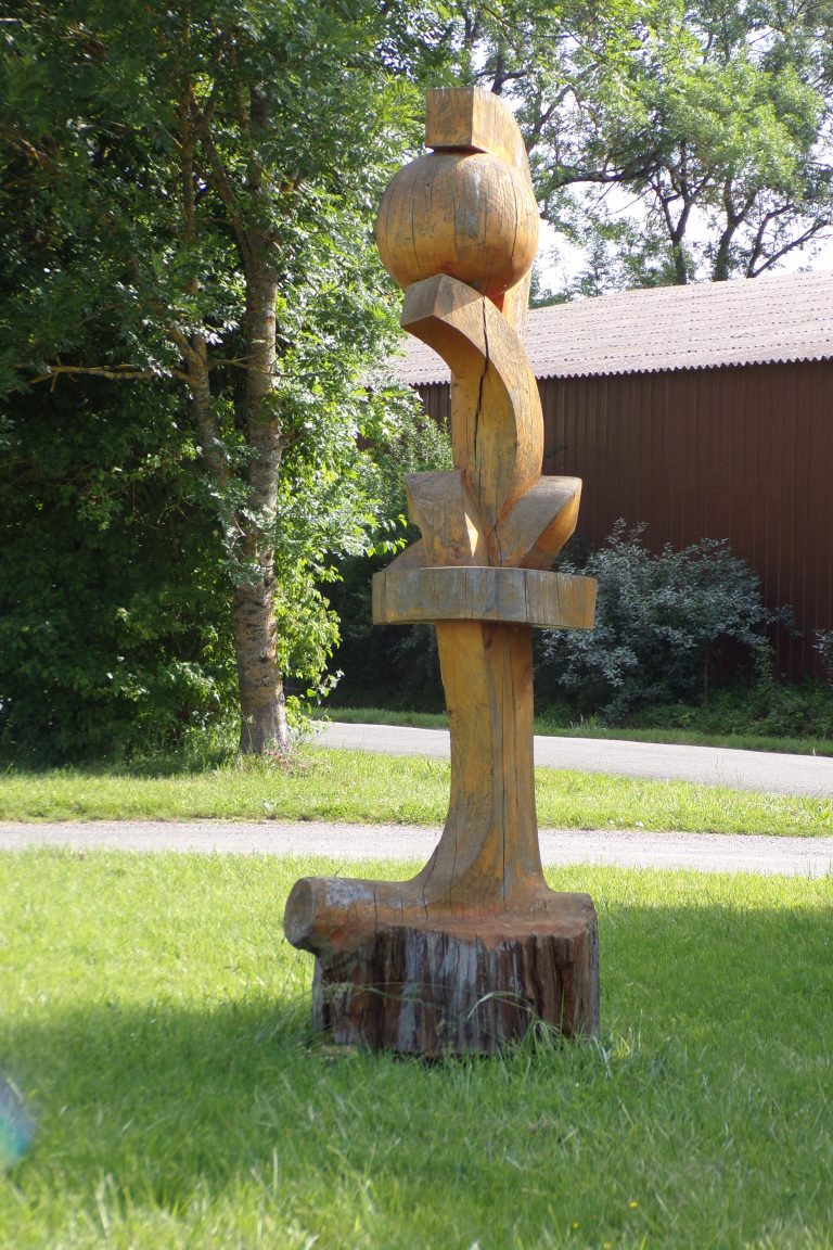 Oeuvre d'art en bois (27 mai 2017) près du lavoir