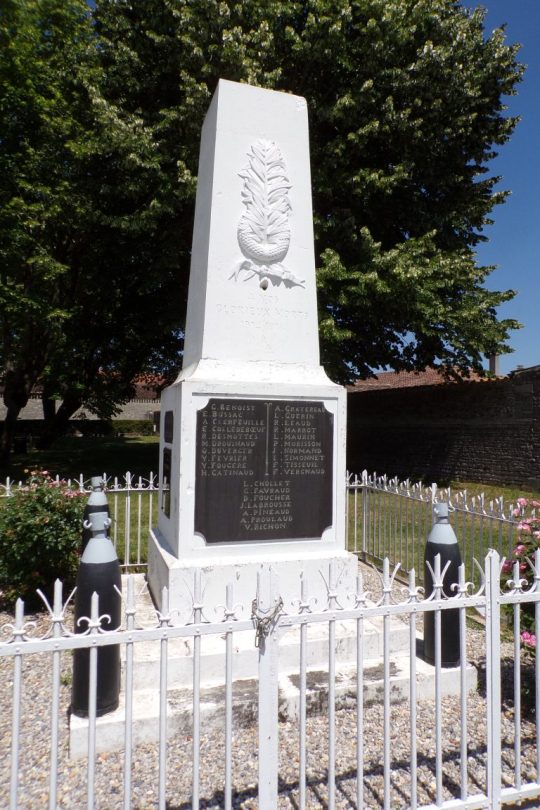 Courbillac - Le monument aux morts (12 juin 2017)