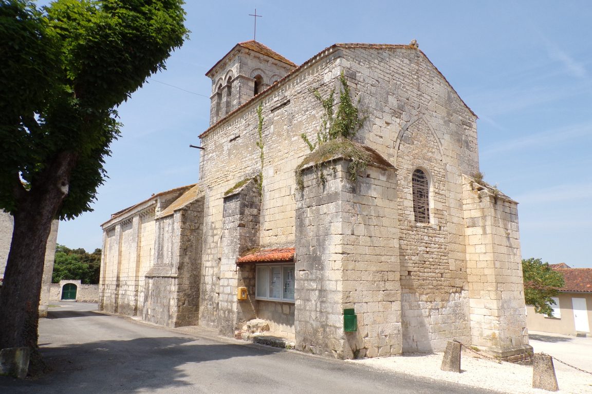 Plaizac - L'église Saint-Hippolyte (ou Saint-Martin) - Vue de l'entrée (15 juin 2017)