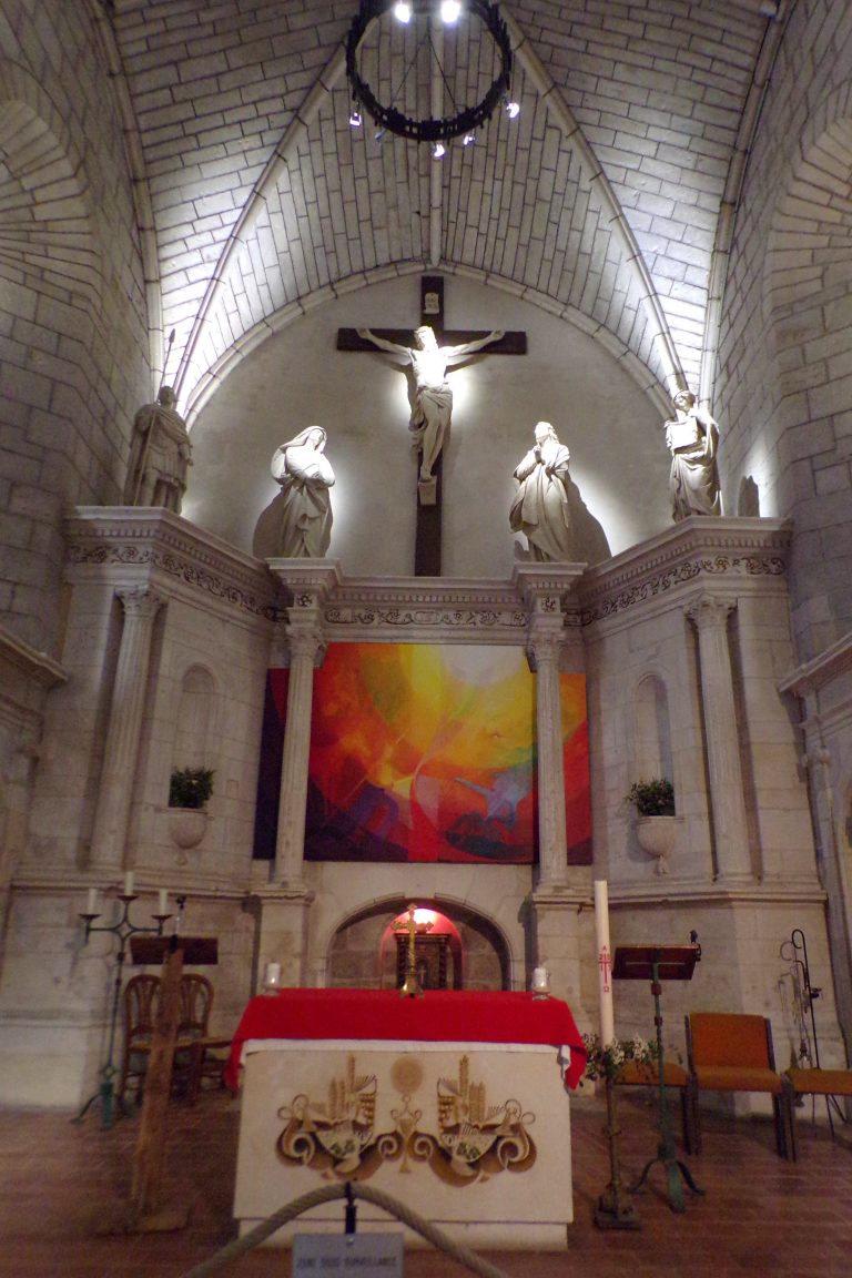 Sigogne - L'église Saint-Martin - L'autel (15 juin 2017)