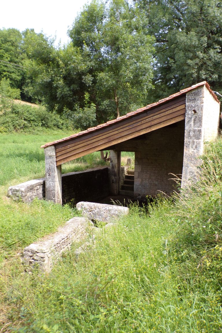 Sonneville - Le lavoir du bourg (15 juin 2017)