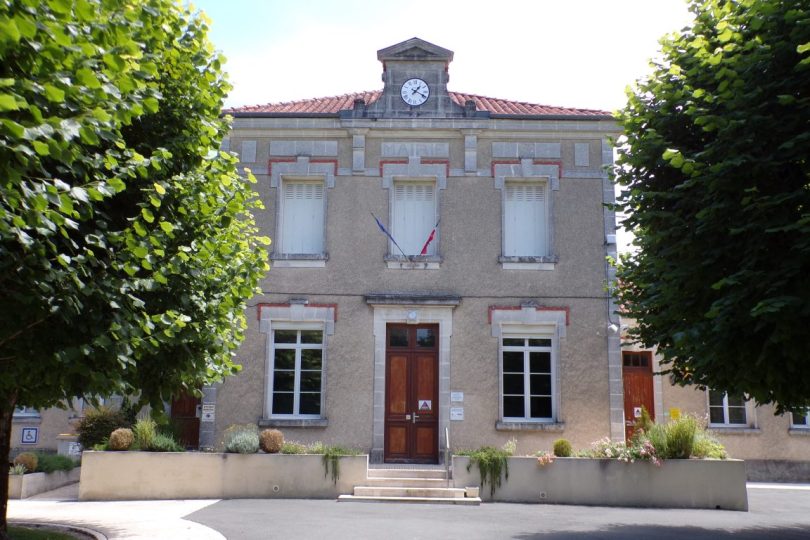 Sainte-Sévère - La mairie (12 juin 2017)
