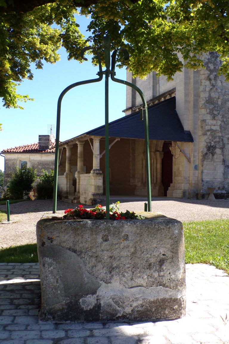Puits à côté de l'église (8 juin 2017)