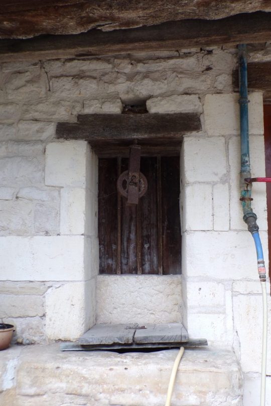 Foussignac - Le puits à côté du château d'eau (15 juin 2017)