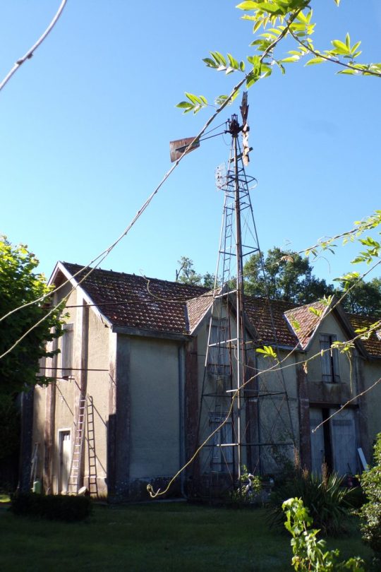 Salignac sur Charente - Une éolienne (4 juillet 2017)