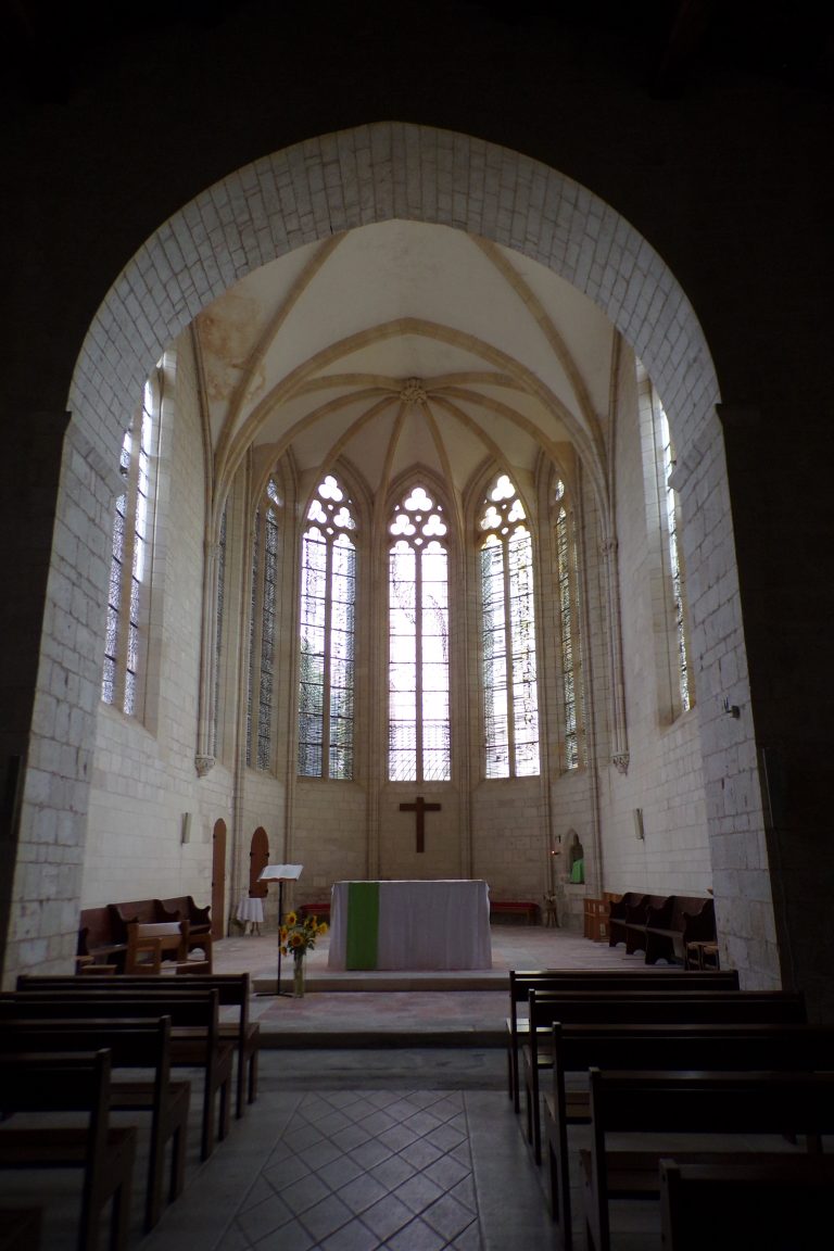 Matha - L'église Sainte-Hérie - L'autel (21 juillet 2017)