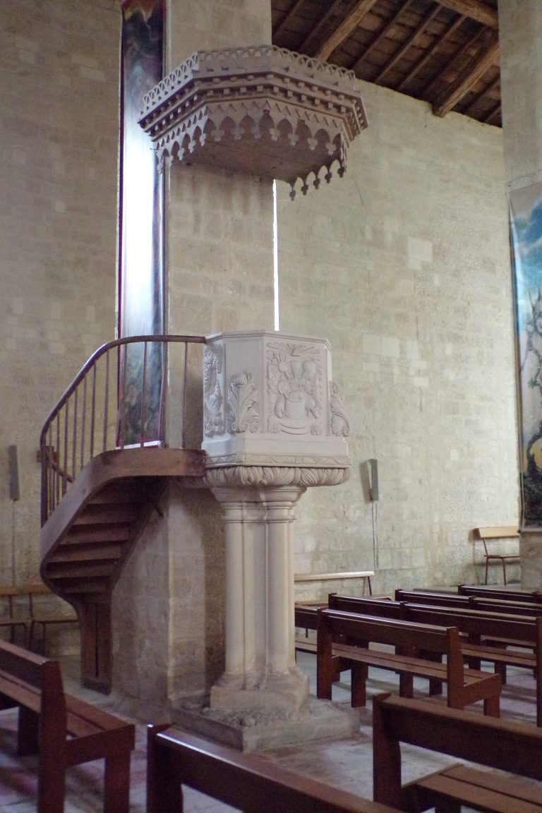 Matha - L'église Sainte-Hérie - La chaire (21 juillet 2017)