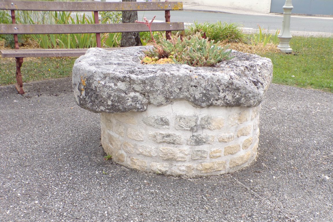 Matha - Un puits (21 juillet 2017)