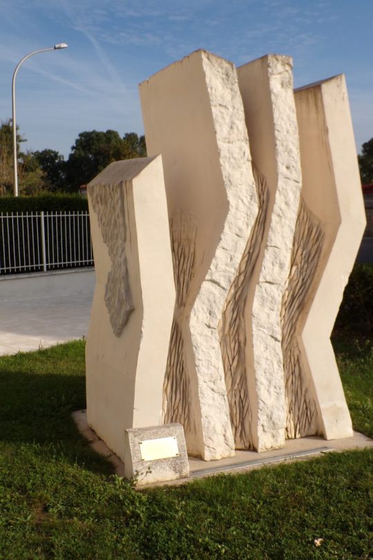 Mesnac - La sculpture 'Fire Dance' de Kristina Yostfova (24 septembre 2017)