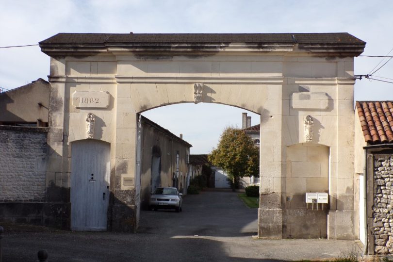 Angeac-Champagne - Le portail du Logis d'Angeac (1 novembre 2017)