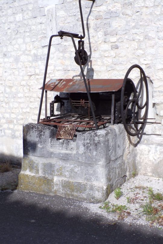 Angeac-Champagne - Le puits à côté de la ferme (1 novembre 2017)