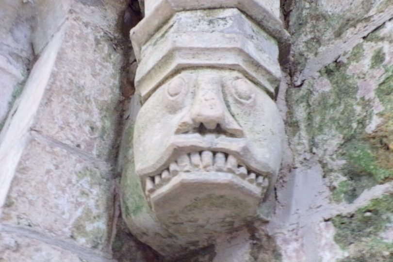 Bonneuil - L'église Saint-Pierre - Un modillon (1 novembre 2017)