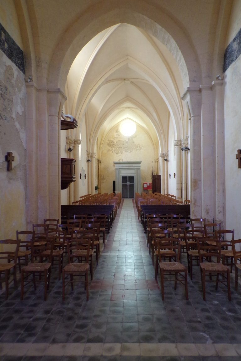 Lignières-Sonneville - L'église Notre-Dame - Vue de l'autel (1 novembre 2017)