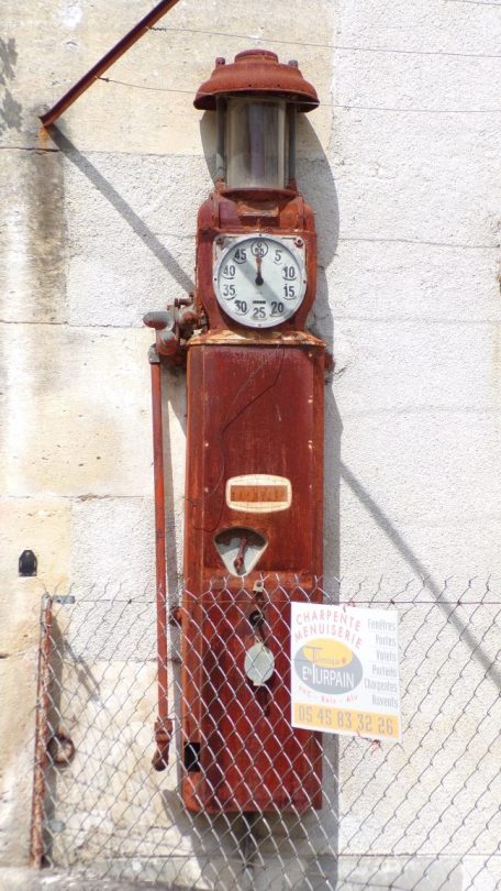 Boutiers - Ancienne pompe à essence (23 avril 2018)