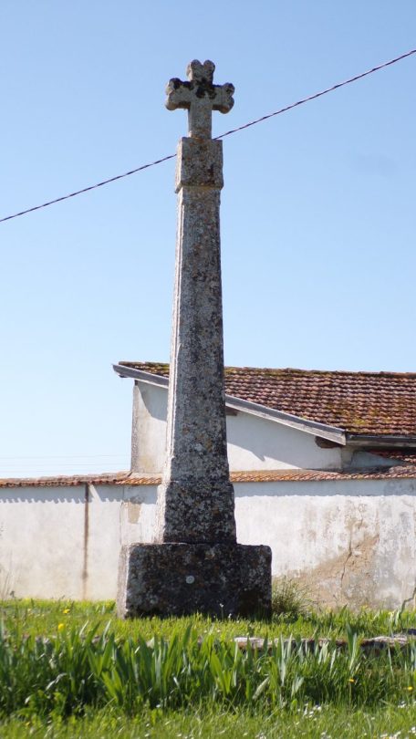 Brives-sur-Charente - La croix à côté du Domaine de Brives (19 avril 2018)