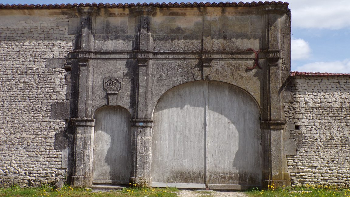 Gimeux - Le portail des Babonnauds daté de 1817 (5 avril 2018)