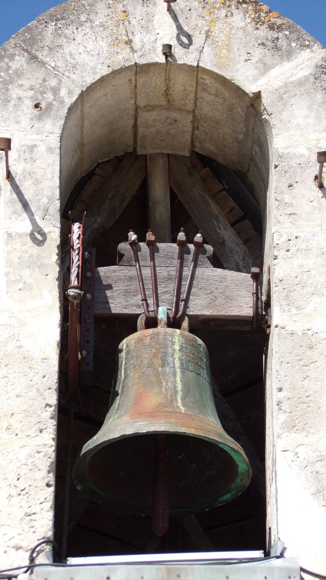 Salignac-sur-Charente - L'église Saint-Louis - La cloche (19 avril 2018)