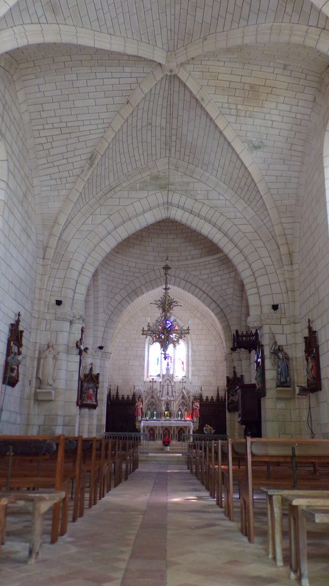 Angeac-Charente - L'église Saint-Pierre - Vue de l’entrée (5 mai 2018)