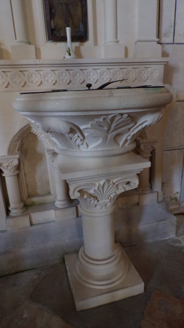 Angeac-Charente - L'église Saint-Pierre - Fonts baptismaux (5 mai 2018)