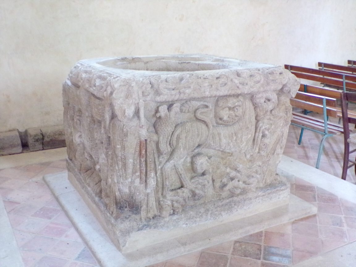 Ars - L'Eglise Saint-Maclou - Fonts baptismaux (24 mai 2018)